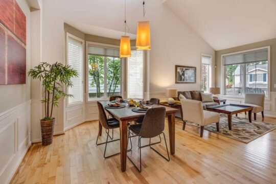 Lakefront 3-Bedroom Vacation House
