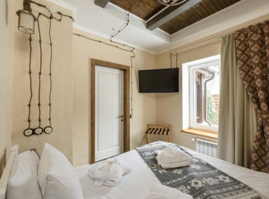 Affordable Home Stay on Rent with Family-Style….